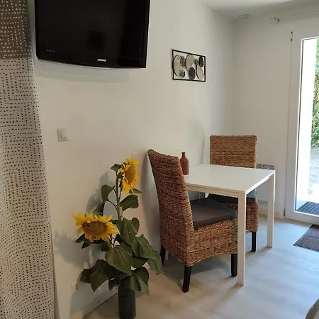 Bed and Breakfast Au Jardin De Pages D'hotes Et *