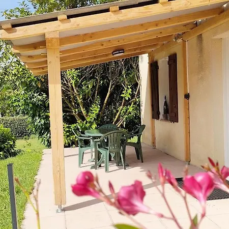 Au Jardin De Pages D'hotes Et *